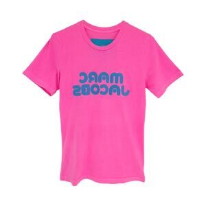 MARC JACOBS Backwards Logo Graphic Tee in Bright Pink S